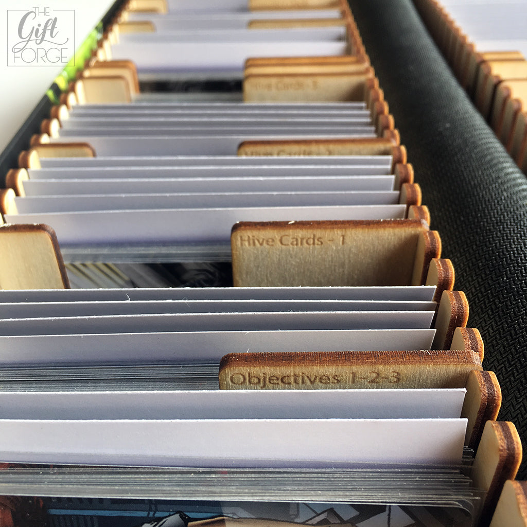 Card divider package with Legendary Encounters:Alien engraving