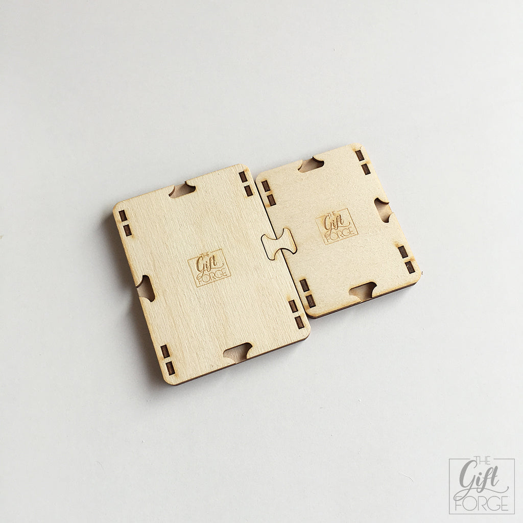 Connection item for card- and token holders